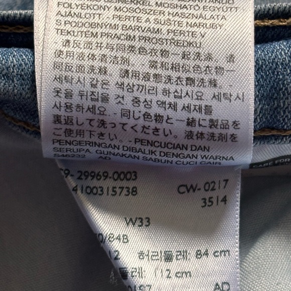 Levi's Bermuda Jean Shorts Blue Light Wash Size 33 - Picture 8 of 10